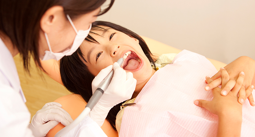 どうして子どもは虫歯にかかりやすいの？